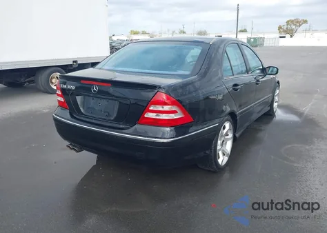 2007 Mercedes-Benz C 230 Sport z USA, uszkodzony, nr VIN WDBRF52H07A948326